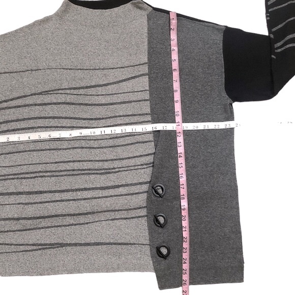 Nic+Zoe Toggle-Trimmed Asymmetric Color-Blocked Sweater - Picture 10 of 14